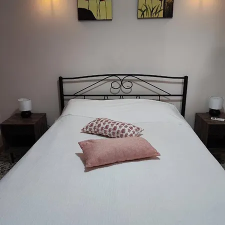 ευχάριστο σπίτι στο κέντρο της πόλης του ναυπλίου. * Nauplia