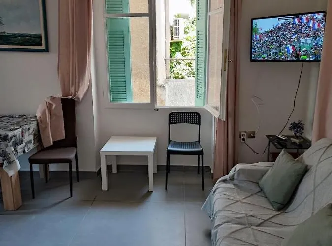 Апартаменты ευχάριστο σπίτι στο κέντρο της πόλης του ναυπλίου.