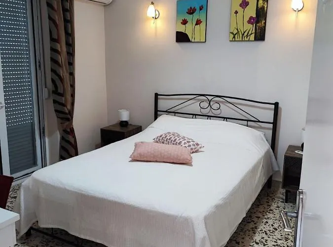 ευχάριστο σπίτι στο κέντρο της πόλης του ναυπλίου. Апартаменты Нафплион