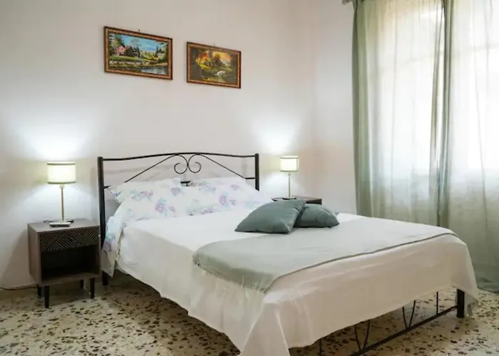 Апартаменты ευχάριστο σπίτι στο κέντρο της πόλης του ναυπλίου. Нафплион