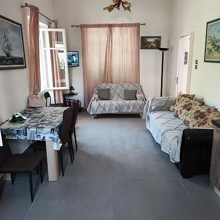 Apartmán ευχάριστο σπίτι στο κέντρο της πόλης του ναυπλίου. Nafplio