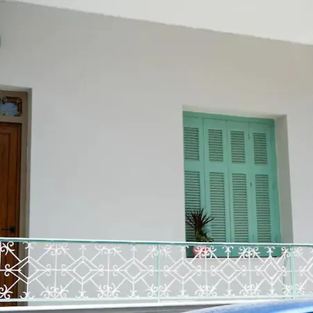 ευχάριστο σπίτι στο κέντρο της πόλης του ναυπλίου. Apartmán *