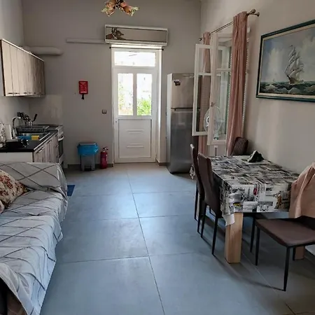 ευχάριστο σπίτι στο κέντρο της πόλης του ναυπλίου. Apartmán Nafplio