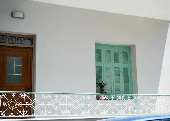 ευχάριστο σπίτι στο κέντρο της πόλης του ναυπλίου. Apartament *