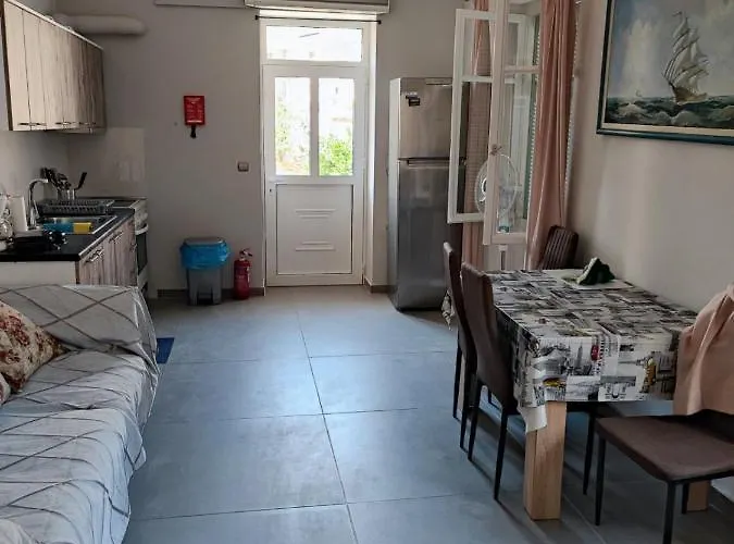 ευχάριστο σπίτι στο κέντρο της πόλης του ναυπλίου. Apartament Nauplion